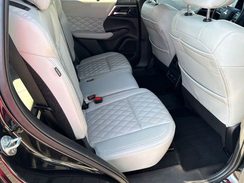 Used 2023 Mitsubishi Outlander SEL image 15