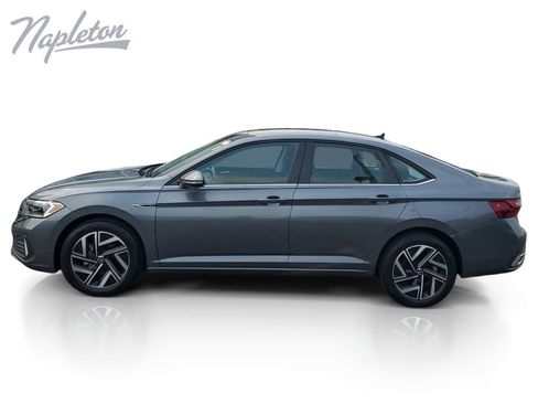 Used 2024 Volkswagen Jetta SEL FWD image 2