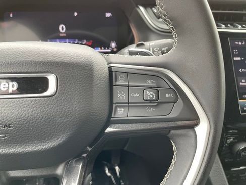 Used 2023 Jeep Grand Cherokee Altitude image 17