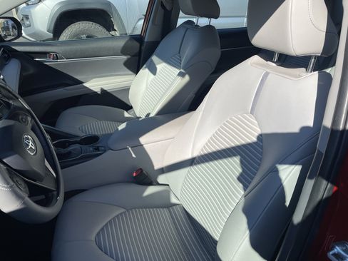 Used 2021 Toyota Camry SE image 9