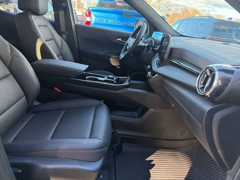 New 2026 Chevrolet Equinox LT w/ Convenience Package II image 23