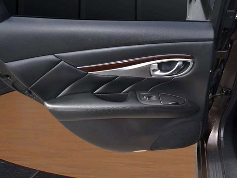 Used 2015 INFINITI Q70 3.7 image 21