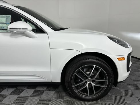 Certified 2025 Porsche Macan image 11