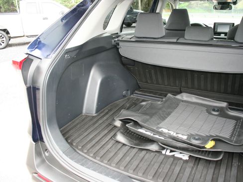 Used 2019 Toyota RAV4 XLE w/ Convenience Package image 39