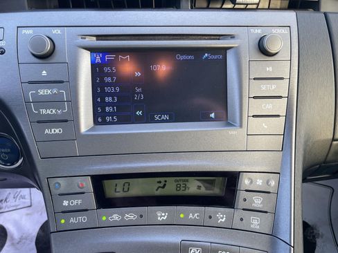 Used 2014 Toyota Prius Two w/ Preferred Accessory Package FWD image 22