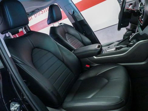 Used 2022 Toyota Highlander XLE image 23