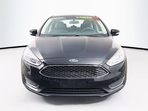 Used 2017 Ford Focus SE FWD image 2