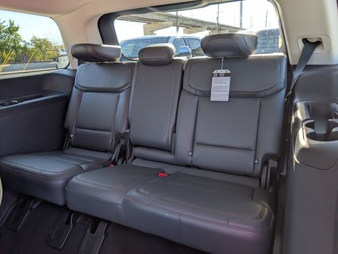 New 2025 Ford Expedition Active image 24