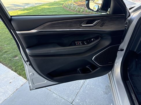 Used 2024 Jeep Grand Cherokee Overland w/ Trailer Tow Package image 13