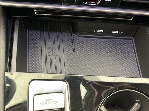 Used 2025 Volkswagen Atlas SE AWD/4WD image 19