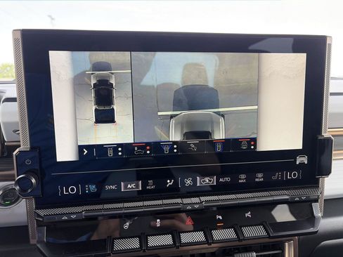 Used 2025 GMC Hummer EV 3X AWD/4WD image 30