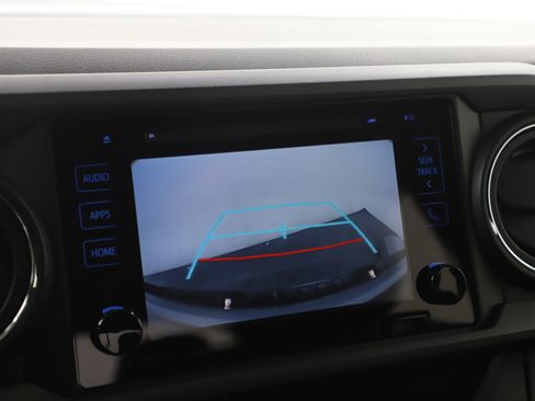 Used 2019 Toyota Tacoma TRD Sport w/ Technology Package image 28