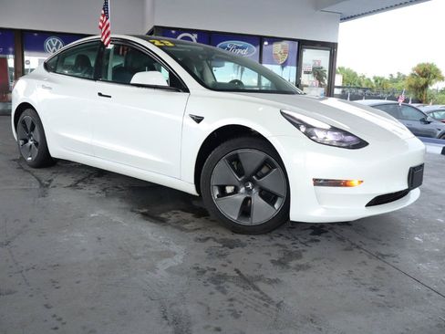 Used 2023 Tesla Model 3 Standard Range RWD image 3