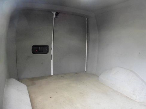 Used 2015 Chevrolet Express 2500 RWD image 19