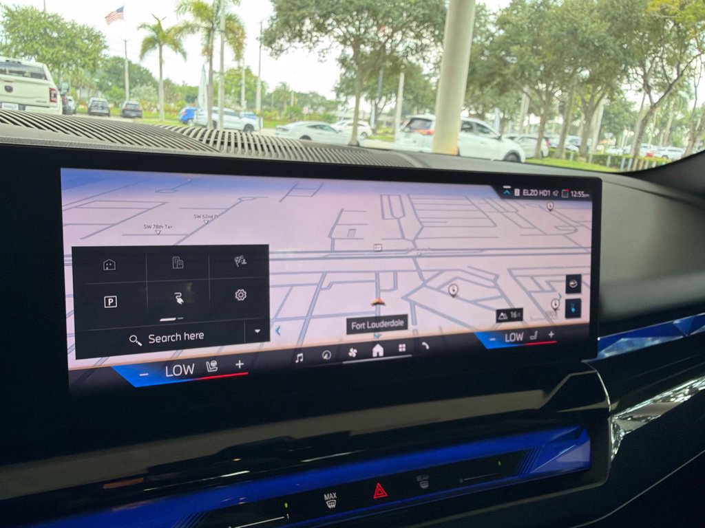 Used 2024 BMW i5 eDrive40i w/ Premium Package RWD image 9