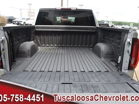 Used 2022 GMC Sierra 1500 SLT w/ X31 Off-Road Package AWD/4WD image 9
