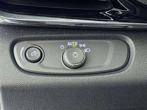 Used 2025 Buick Envista Sport Touring w/ Convenience I Package image 11