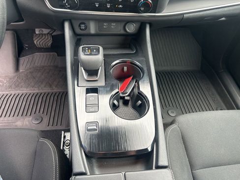 Used 2024 Nissan Rogue S image 12