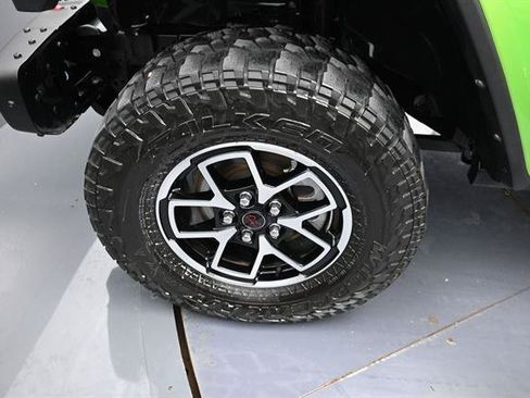 Used 2025 Jeep Gladiator Rubicon AWD/4WD image 18