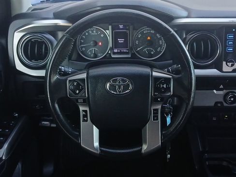 Used 2018 Toyota Tacoma SR5 RWD image 21