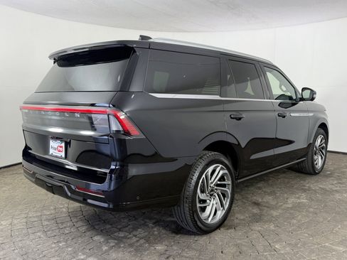 Used 2025 Lincoln Navigator Reserve AWD/4WD image 9