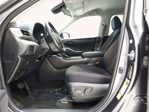 Used 2023 Toyota Highlander LE image 13