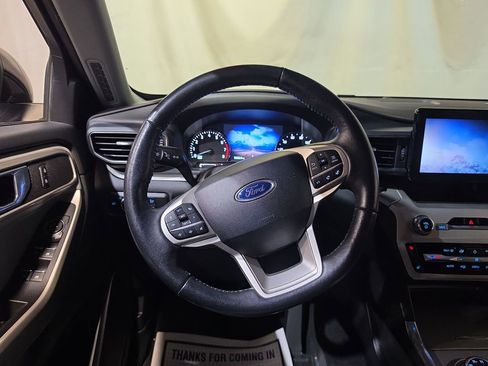 Used 2022 Ford Explorer XLT w/ Equipment Group 202A AWD/4WD image 11