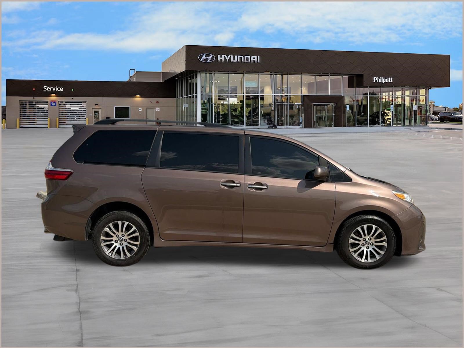 Used 2019 Toyota Sienna XLE Premium FWD image 8