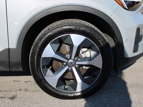 Used 2025 Volvo XC40 B5 Plus image 41