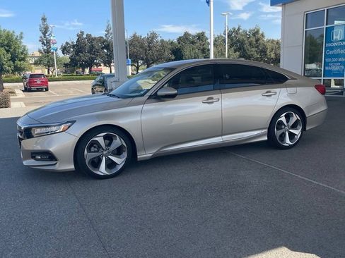 Used 2018 Honda Accord Touring image 1