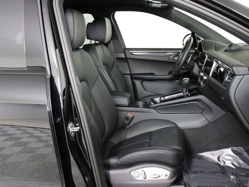Certified 2026 Porsche Macan AWD/4WD image 31