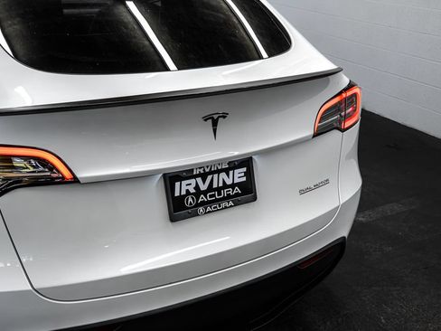 Used 2023 Tesla Model Y Performance AWD/4WD image 15