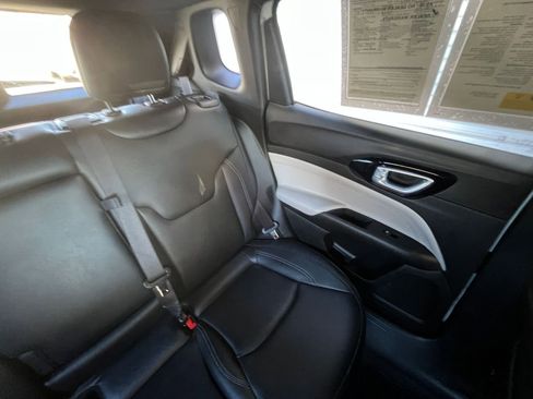 Used 2025 Jeep Compass Limited image 37