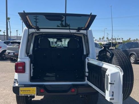 Used 2025 Jeep Wrangler Unlimited Sahara AWD/4WD image 28