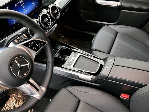 Used 2026 Mercedes-Benz GLB 250 image 14