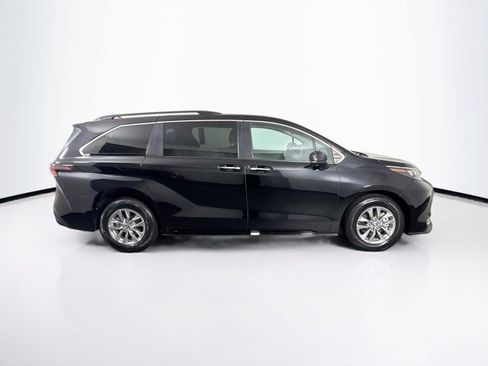 Certified 2024 Toyota Sienna XLE FWD image 10
