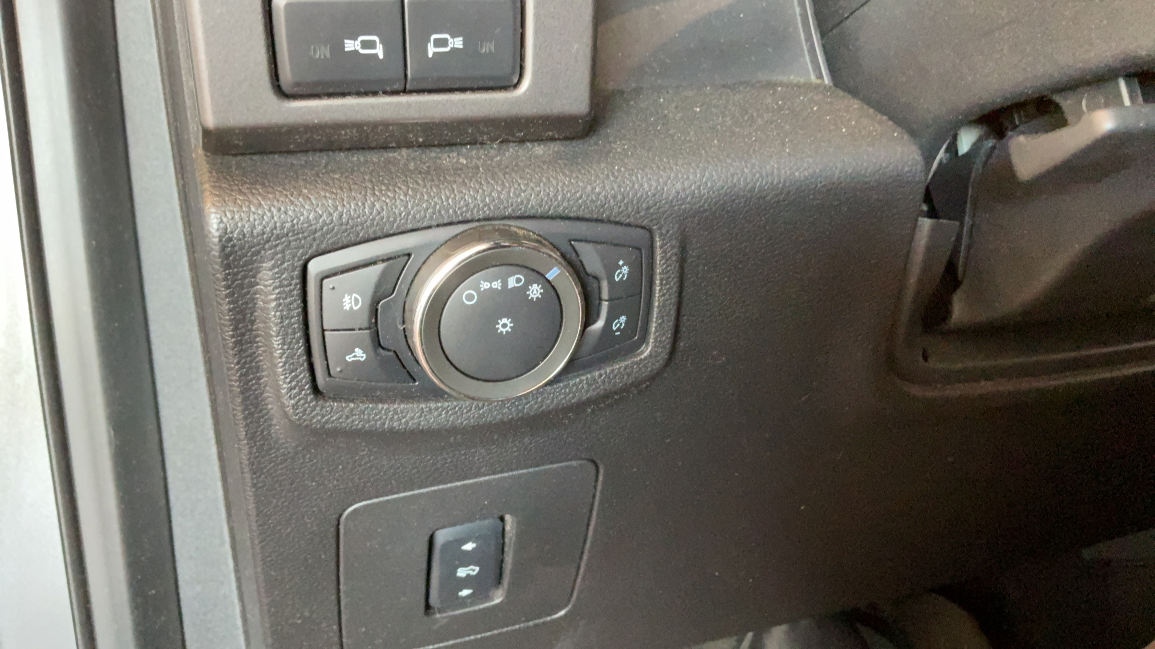 Used 2016 Ford F150 XLT w/ Equipment Group 302A Luxury AWD/4WD image 23