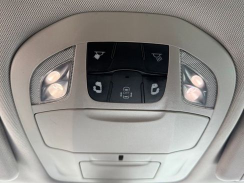 Used 2017 Chrysler Pacifica Touring FWD image 30