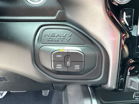 New 2026 RAM 2500 Big Horn AWD/4WD image 13