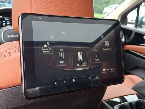 Used 2024 Kia Carnival SX Prestige FWD image 12