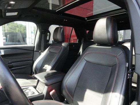 Used 2023 Ford Explorer ST-Line AWD/4WD image 12