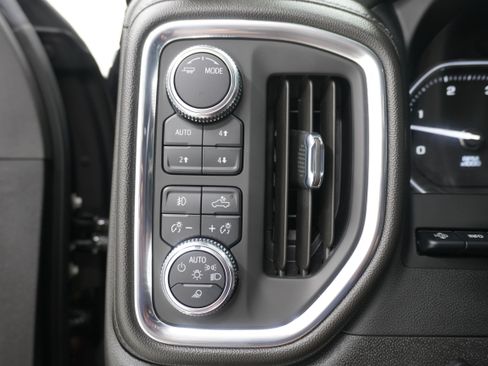 Used 2022 GMC Sierra 3500 Denali w/ Denali Black Diamond Edition AWD/4WD image 32
