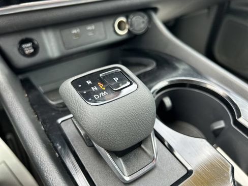 Used 2025 Nissan Rogue S AWD/4WD image 41