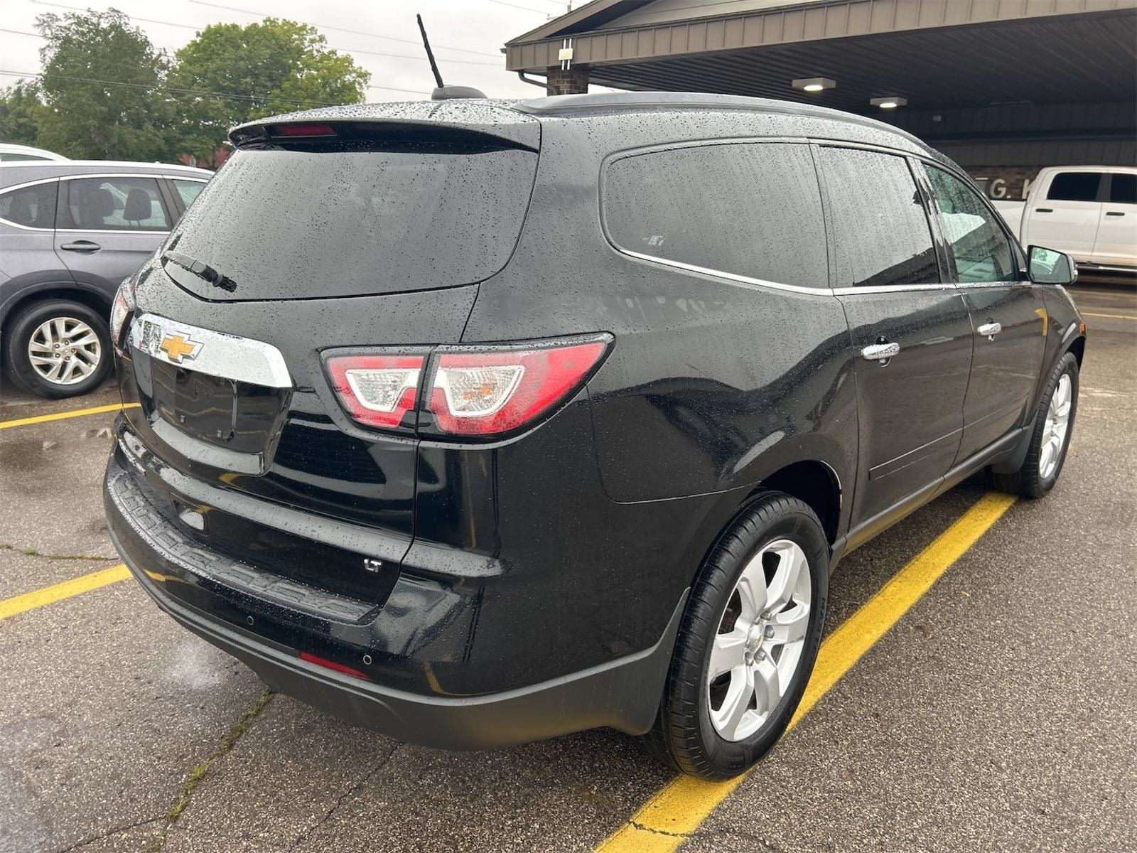 Used 2017 Chevrolet Traverse LT w/ Style and Technology Package AWD/4WD image 2