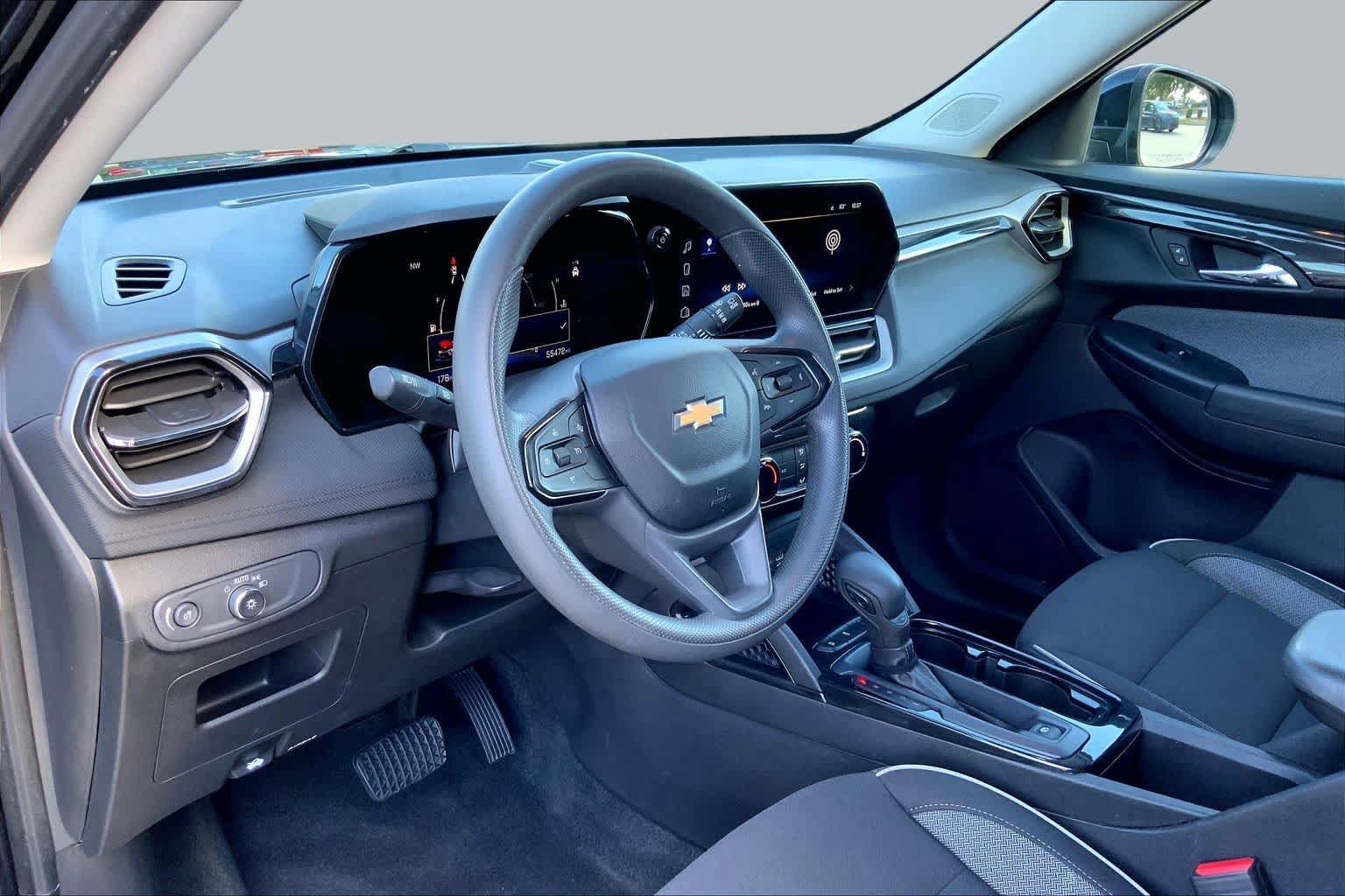 Used 2025 Chevrolet TrailBlazer LT FWD image 17
