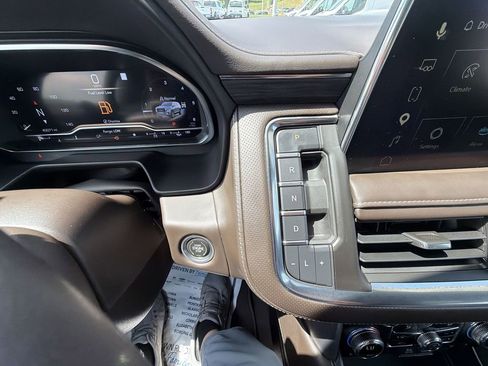 Used 2023 GMC Yukon XL SLT AWD/4WD image 26