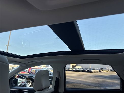 Used 2021 Ford Edge Titanium w/ Equipment Group 301A image 22