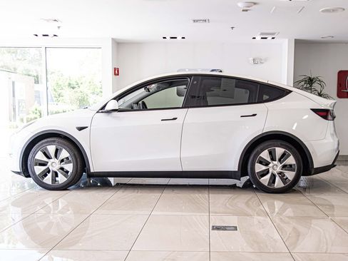 Used 2021 Tesla Model Y Long Range AWD/4WD image 7