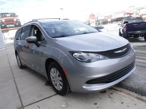 Certified 2020 Chrysler Voyager L image 6