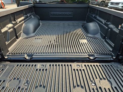 Used 2025 Nissan Frontier SV RWD image 29